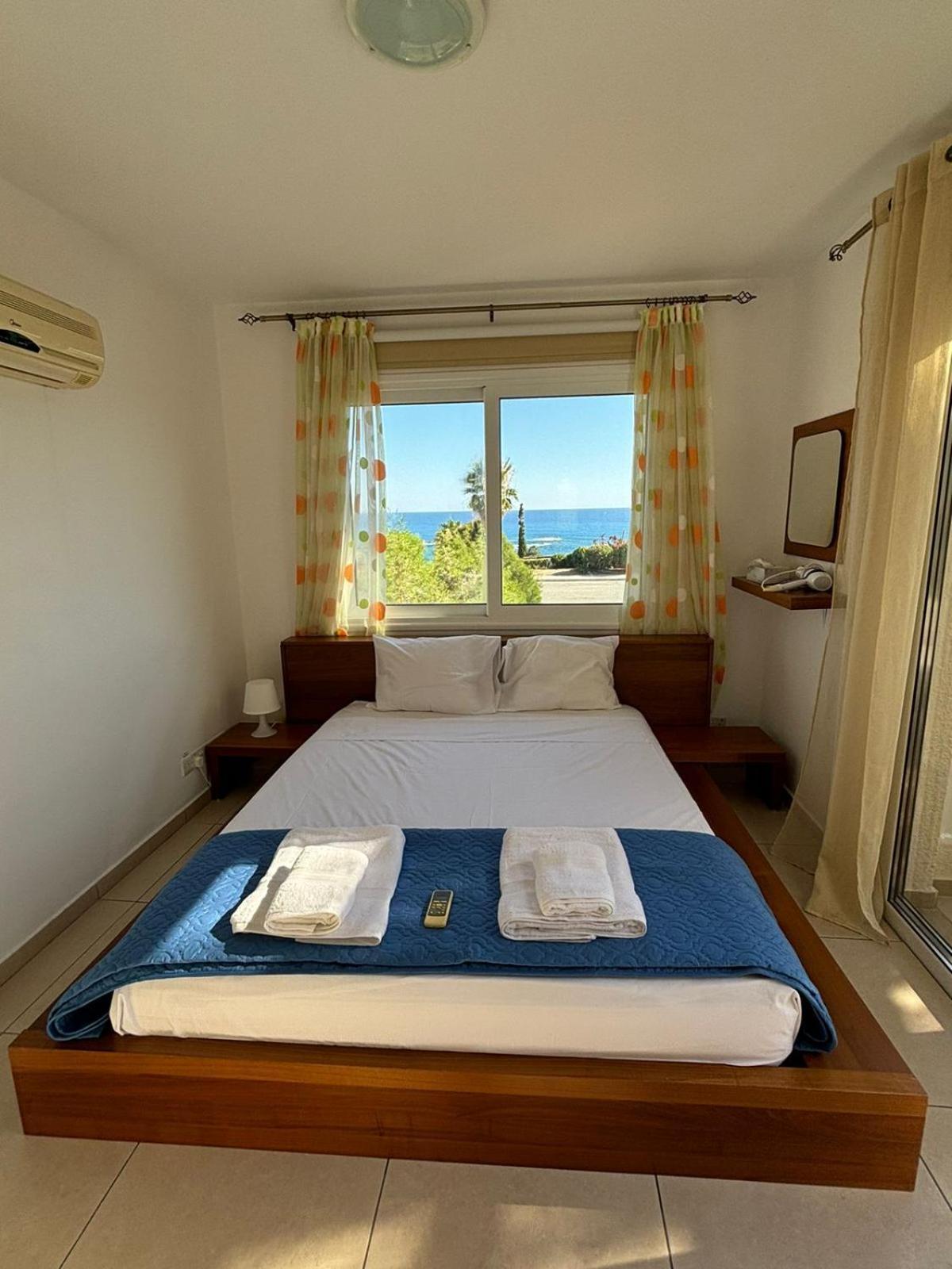 Horizon Bliss At Coral Bay Apartment Peyia Bagian luar foto